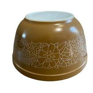Pyrex Woodland Nesting Mixing Bowl #402 Tan White 1.5 L  Great Condition